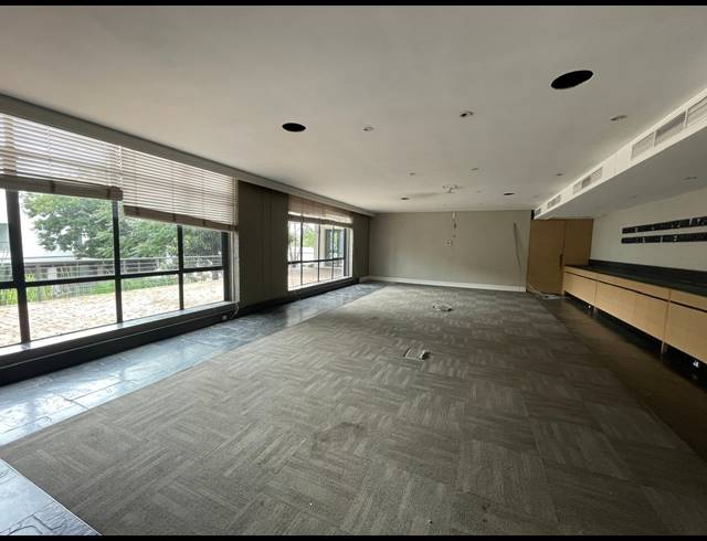2,859M² OFFICE TO LET IN BRYANSTON